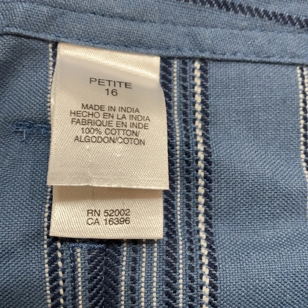Liz Claiborne Petite Blue Pinstripe Shorts 16 P